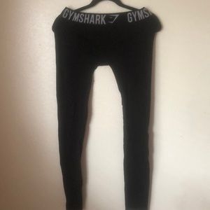 Gym shark leggings